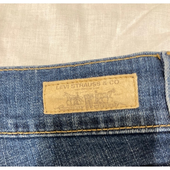 Levi’s 542 Distressed Straight Leg Pencil Jean Size 8 M. - Picture 4 of 9